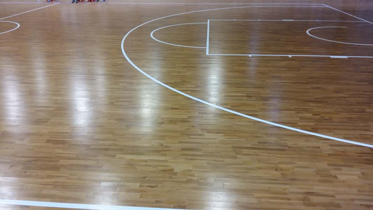 實(shí)木運(yùn)動地板防潮處理需對癥下藥